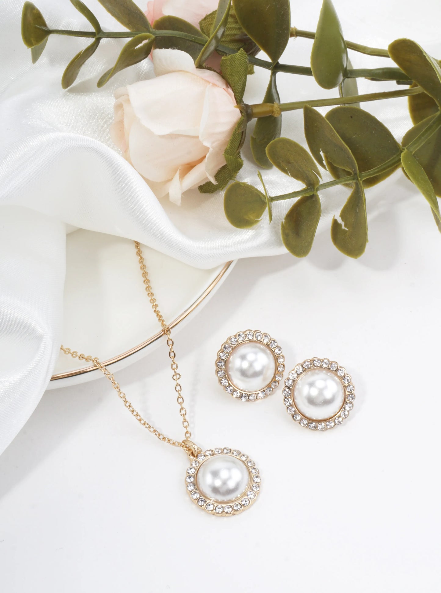 Round Pavé Pearl Pendant Necklace