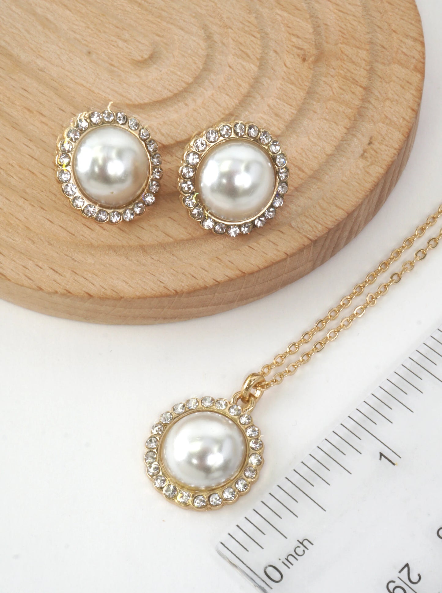 Round Pavé Pearl Pendant Necklace