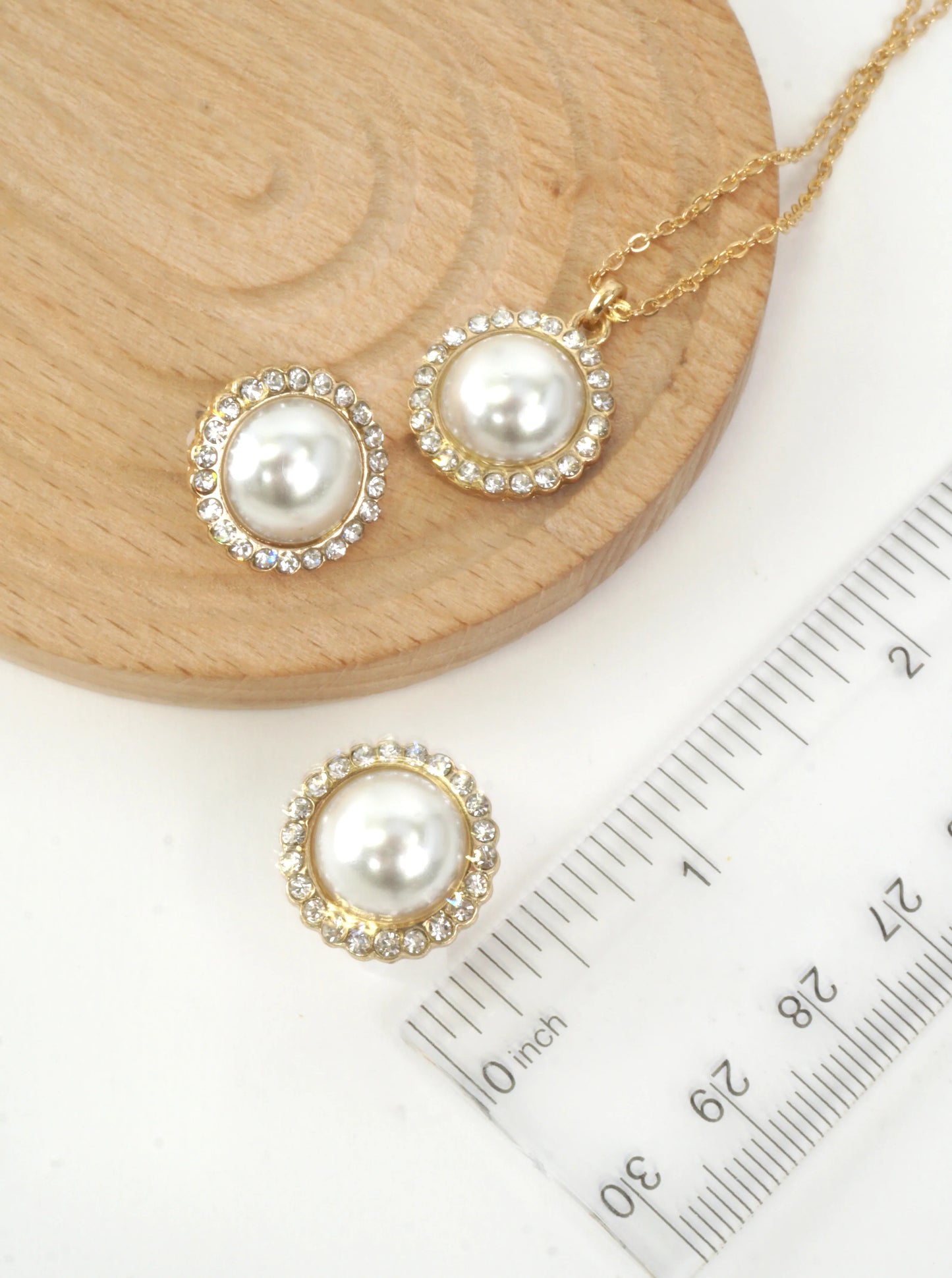Round Pavé Pearl Pendant Necklace