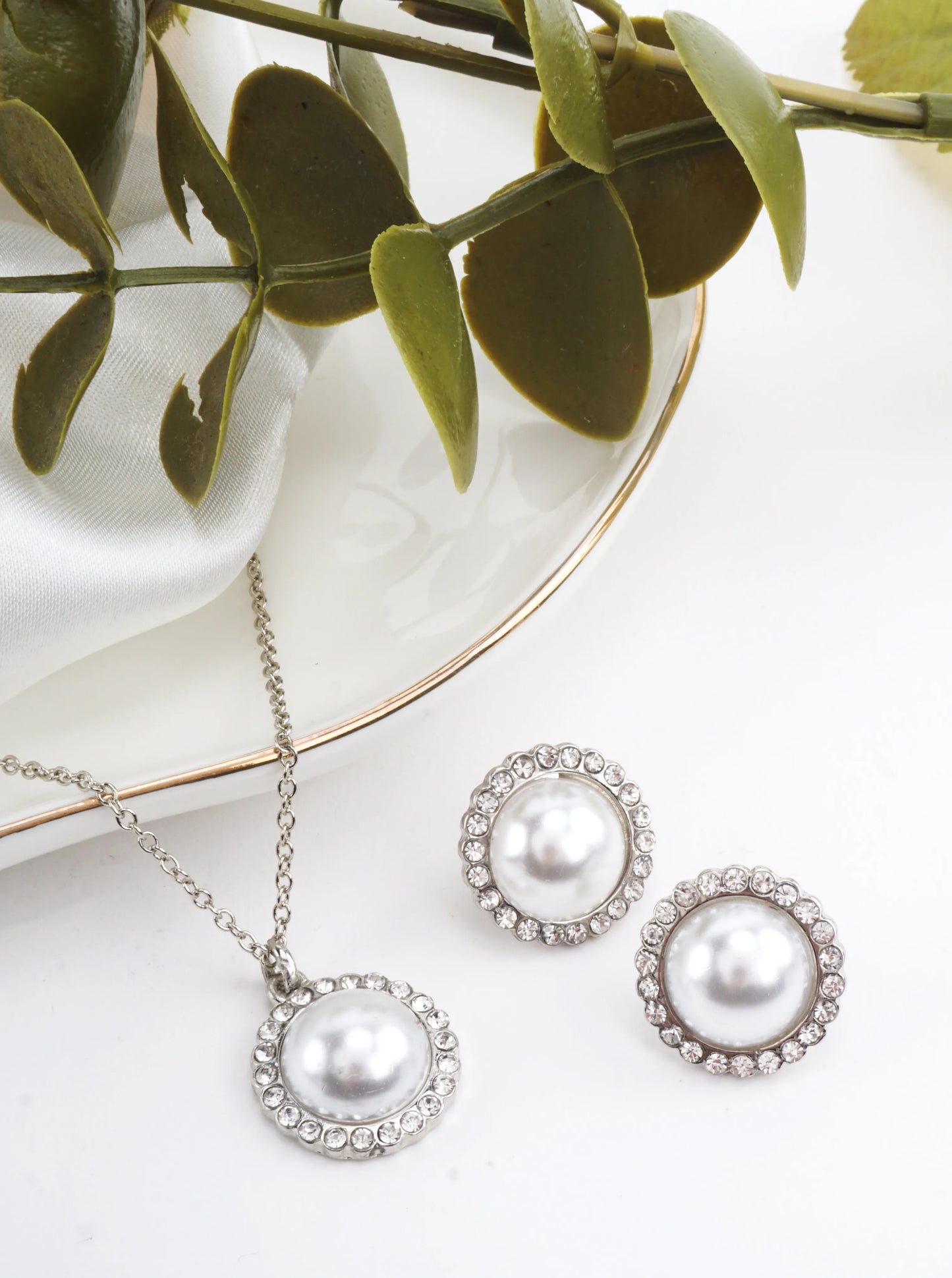 Round Pavé Pearl Pendant Necklace