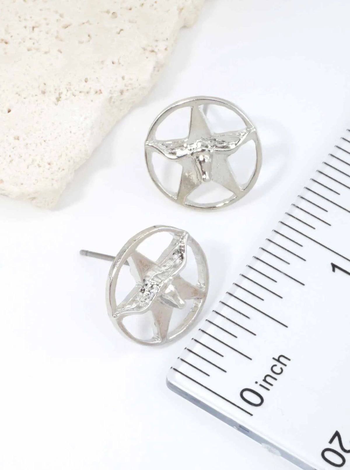 Round-Star-Bullhead-Motif-Stud-Earrings-61-E7152-RH-1-ZHF9QJ16070726K0323.jpg