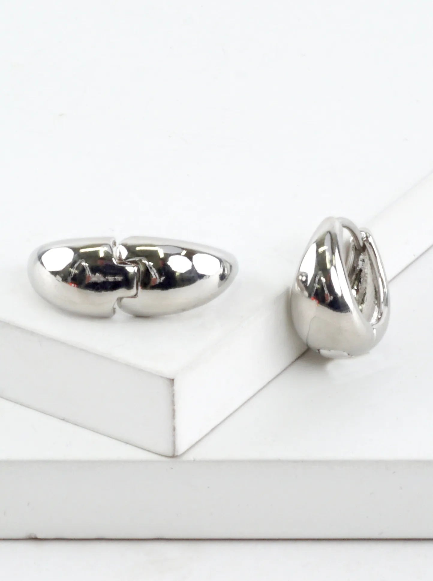 Abstract Round Graduated Huggie Hoop Earrings