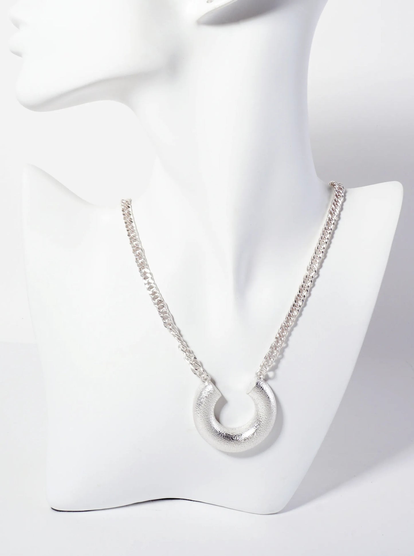 Sand-Texture Open Circle Pendant 16-inch Necklace