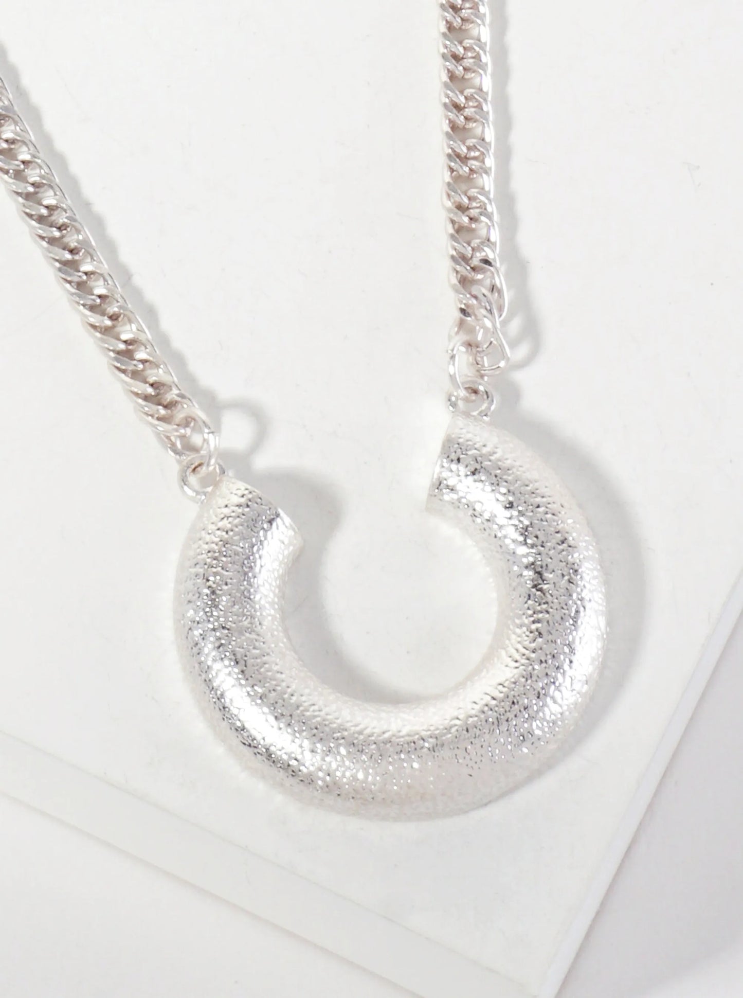 Sand-Texture Open Circle Pendant 16-inch Necklace