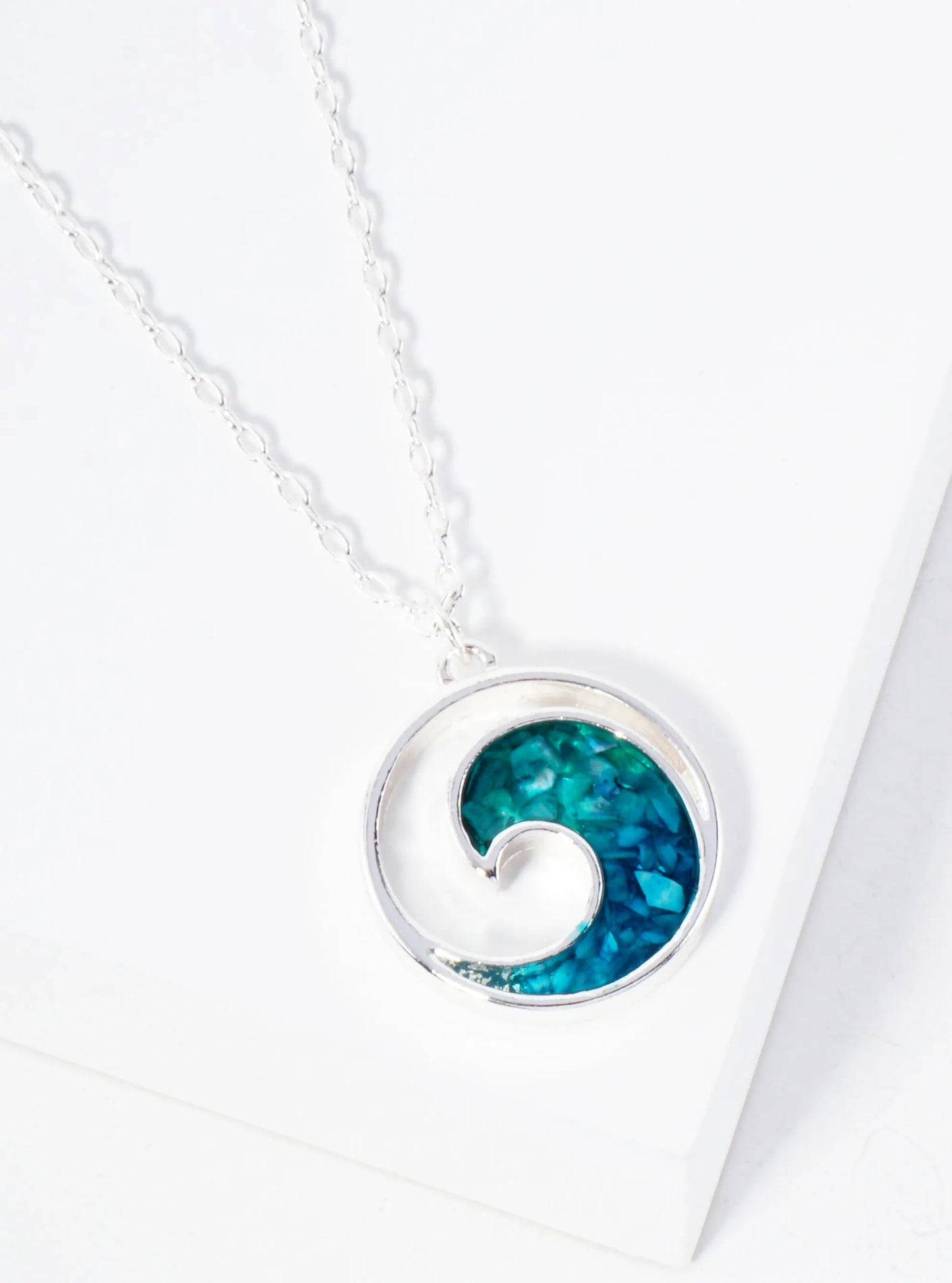 Sea-Life Abalone Shell Inlay Ocean Wave Circle Pendant 16-inch Necklace