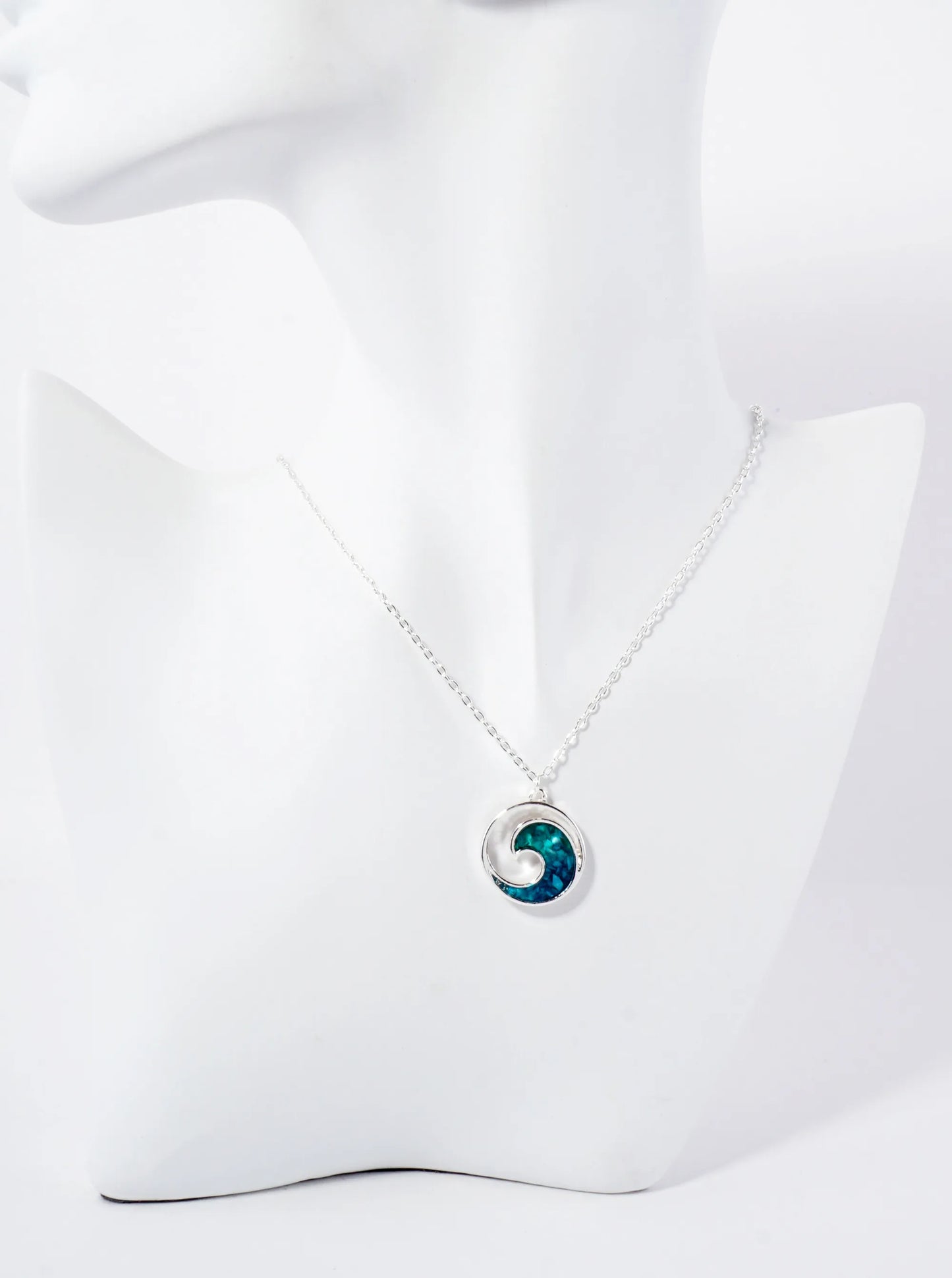 Sea-Life Abalone Shell Inlay Ocean Wave Circle Pendant 16-inch Necklace