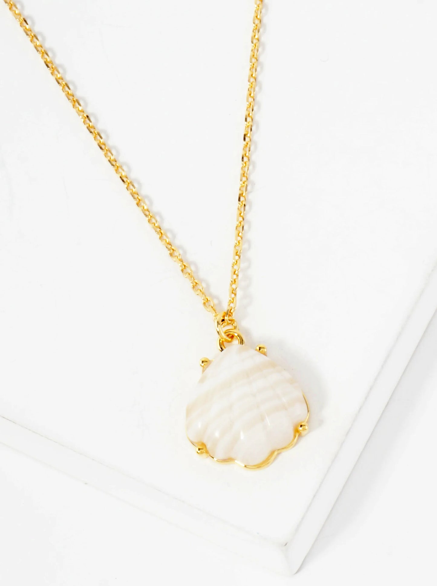 Sea-Life Semi-Precious Natural-Stone Shell Pendant Hypoallergenic 18K-Gold-Dipped Station Necklace