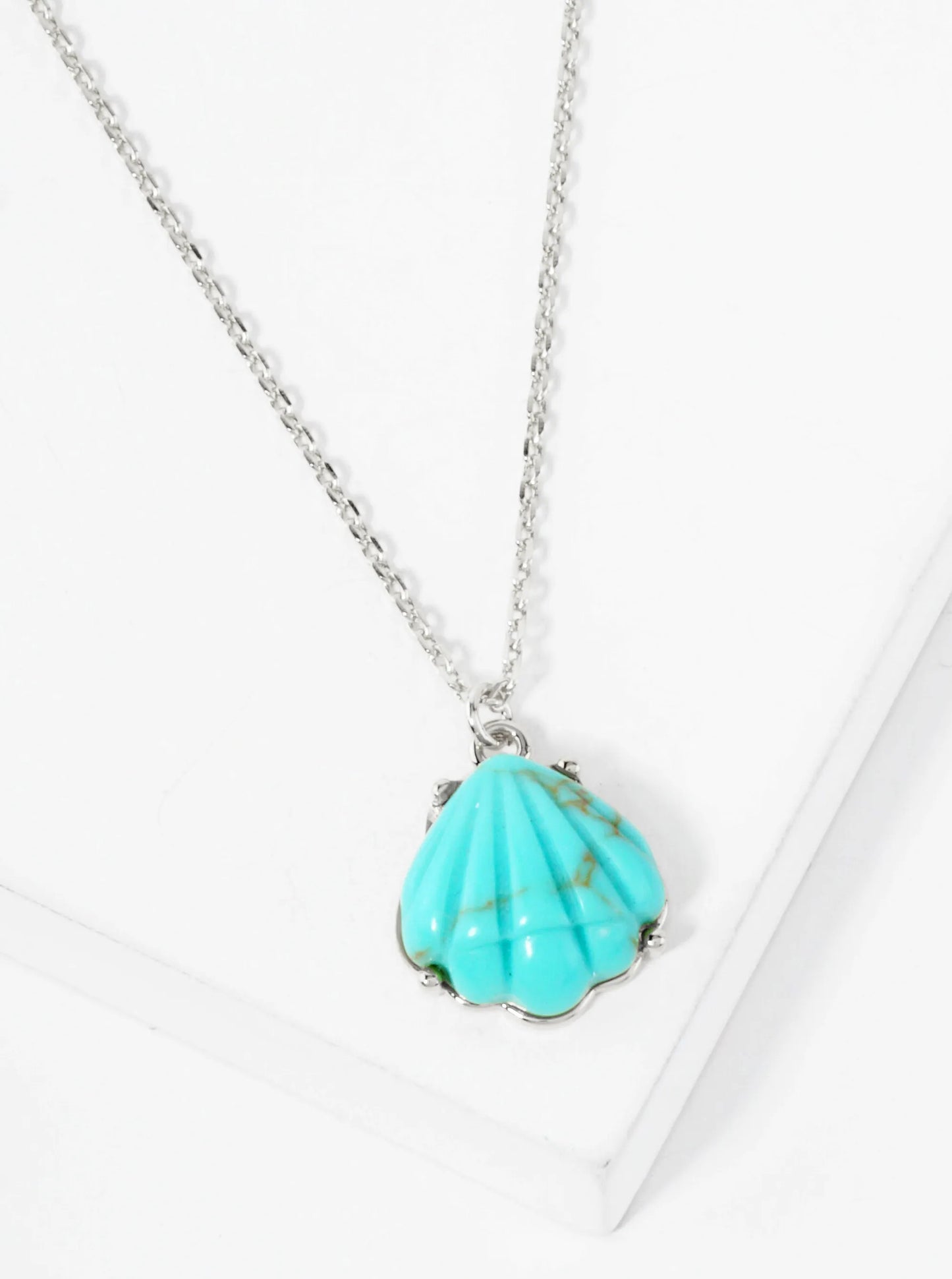 Sea-Life Semi-Precious Natural-Stone Shell Pendant Hypoallergenic 18K-Gold-Dipped Station Necklace