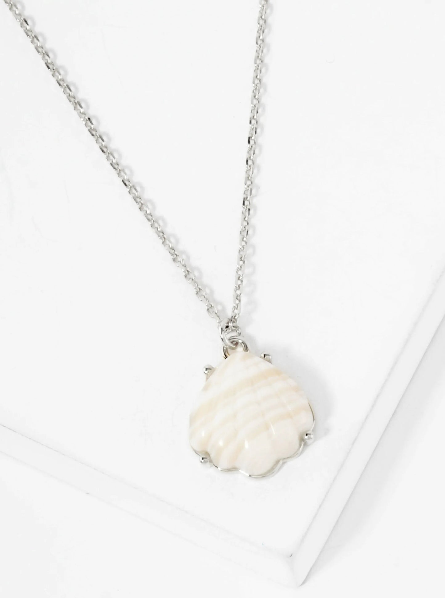 Sea-Life Semi-Precious Natural-Stone Shell Pendant Hypoallergenic 18K-Gold-Dipped Station Necklace