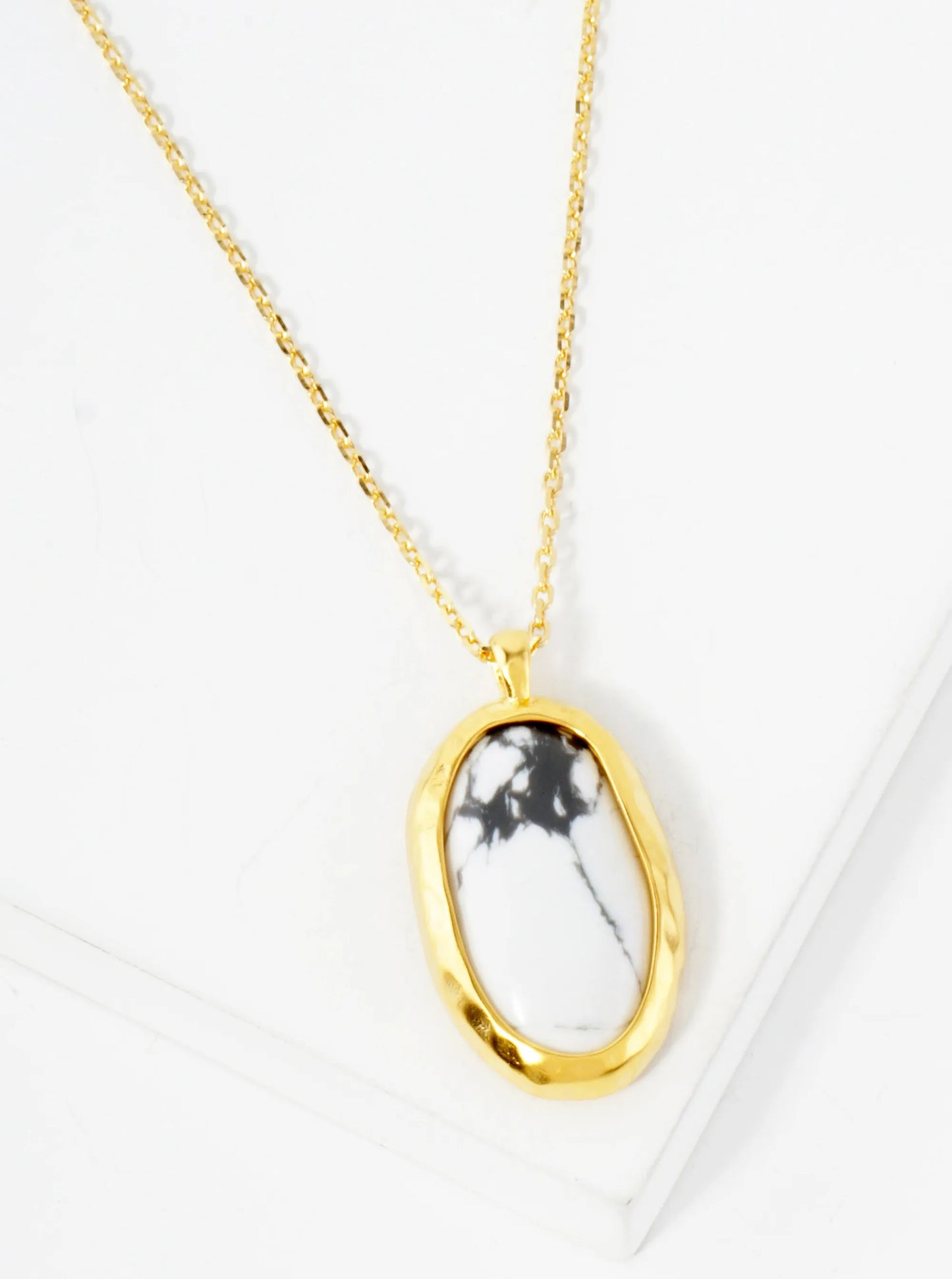 Semi-Precious Natural-Stone Oval-Shaped Pendant Hypoallergenic 18K-Gold-Dipped Necklace