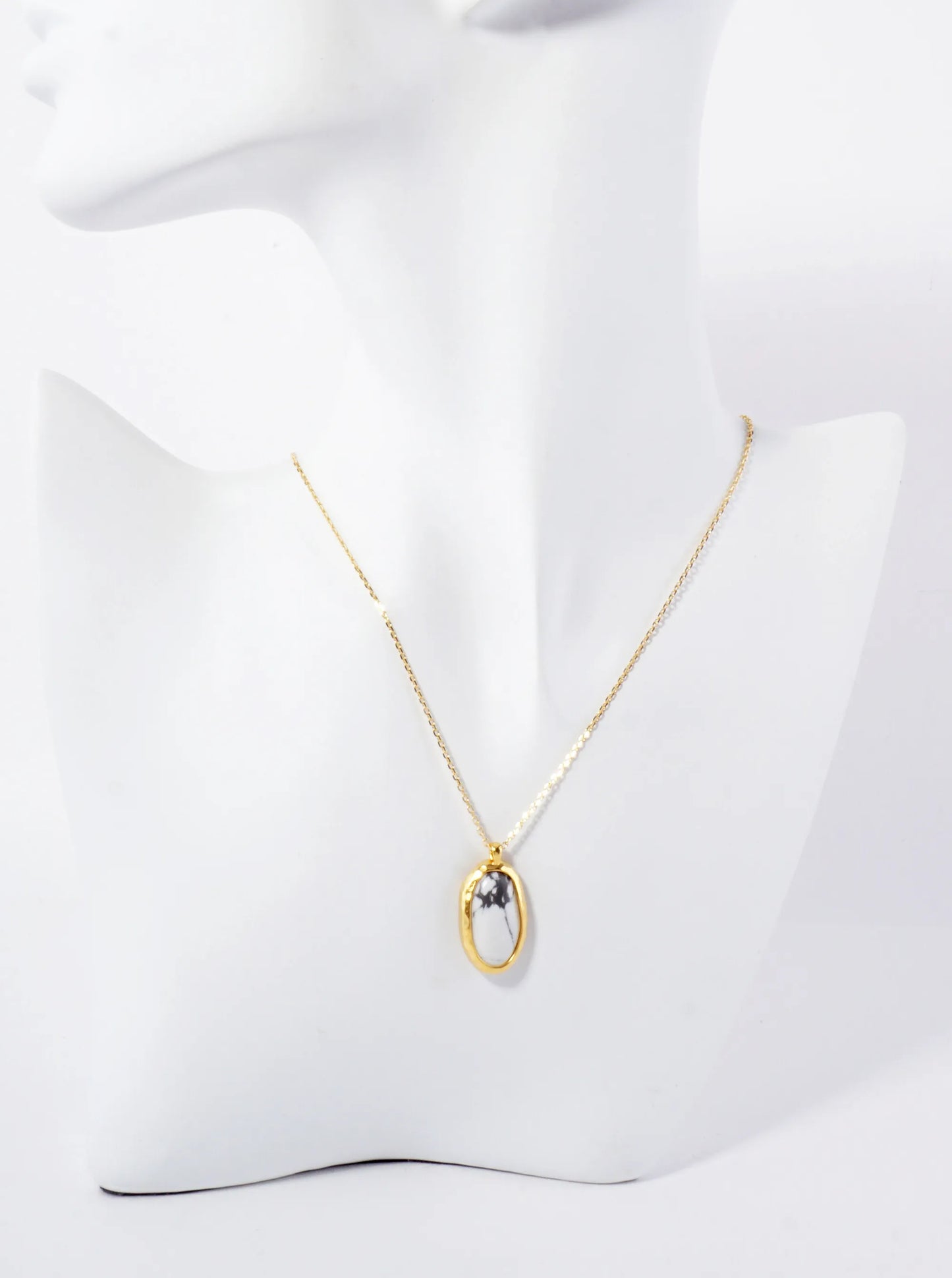 Semi-Precious Natural-Stone Oval-Shaped Pendant Hypoallergenic 18K-Gold-Dipped Necklace