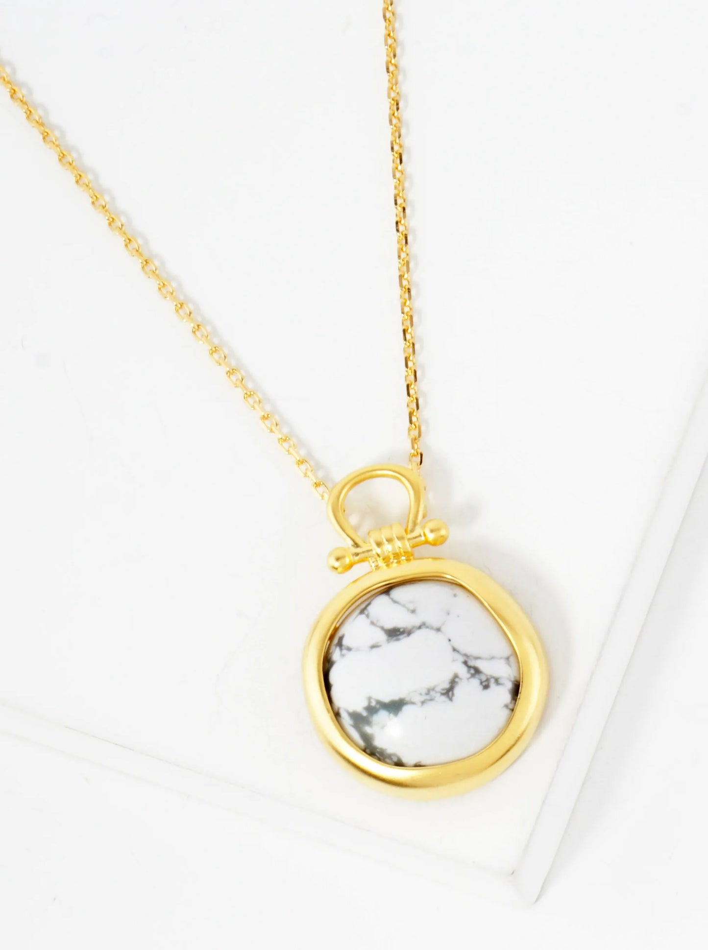 Semi-Precious Natural-Stone Round-Shaped Pendant Hypoallergenic 18K-Gold-Dipped Necklace