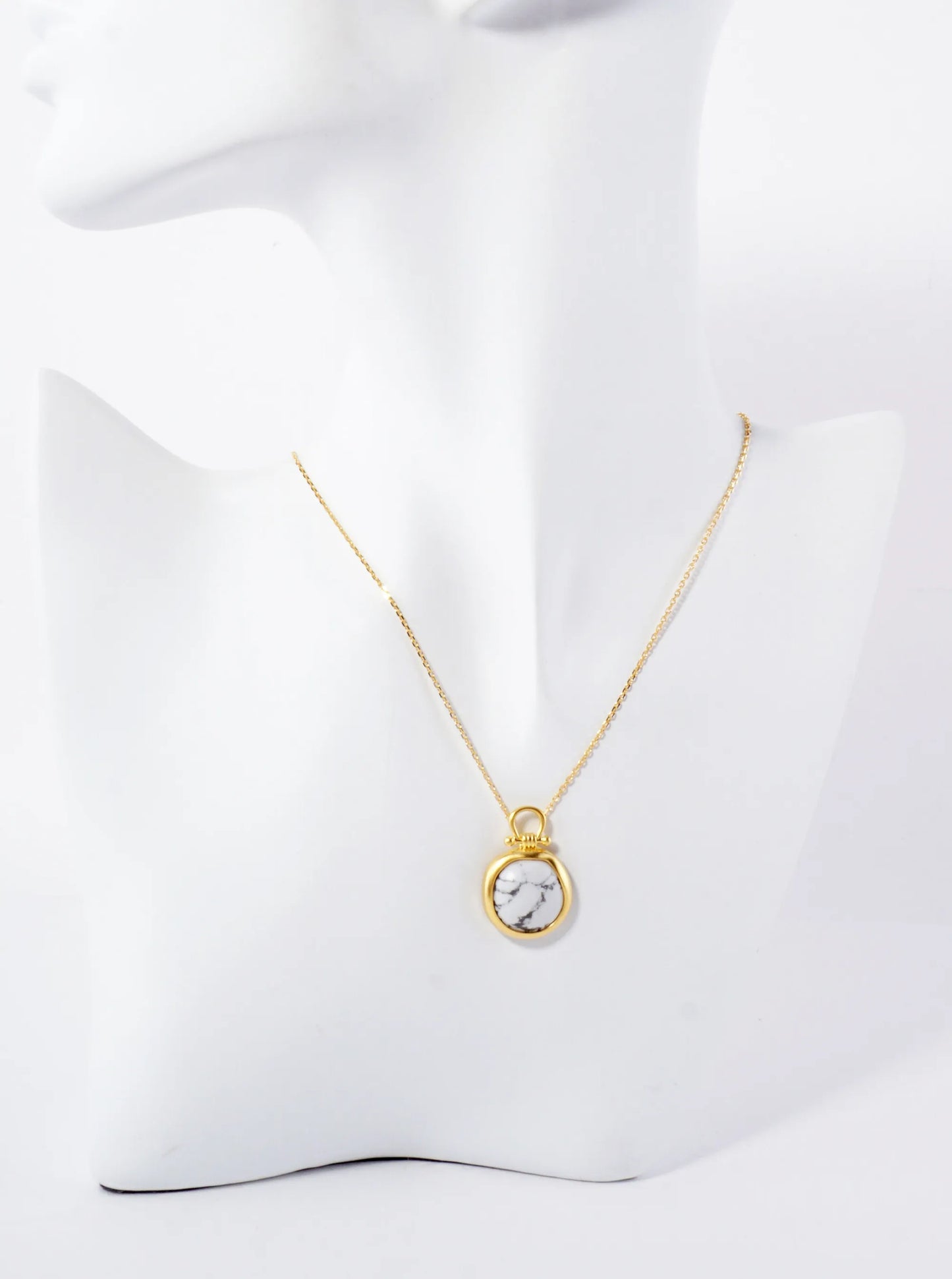 Semi-Precious Natural-Stone Round-Shaped Pendant Hypoallergenic 18K-Gold-Dipped Necklace