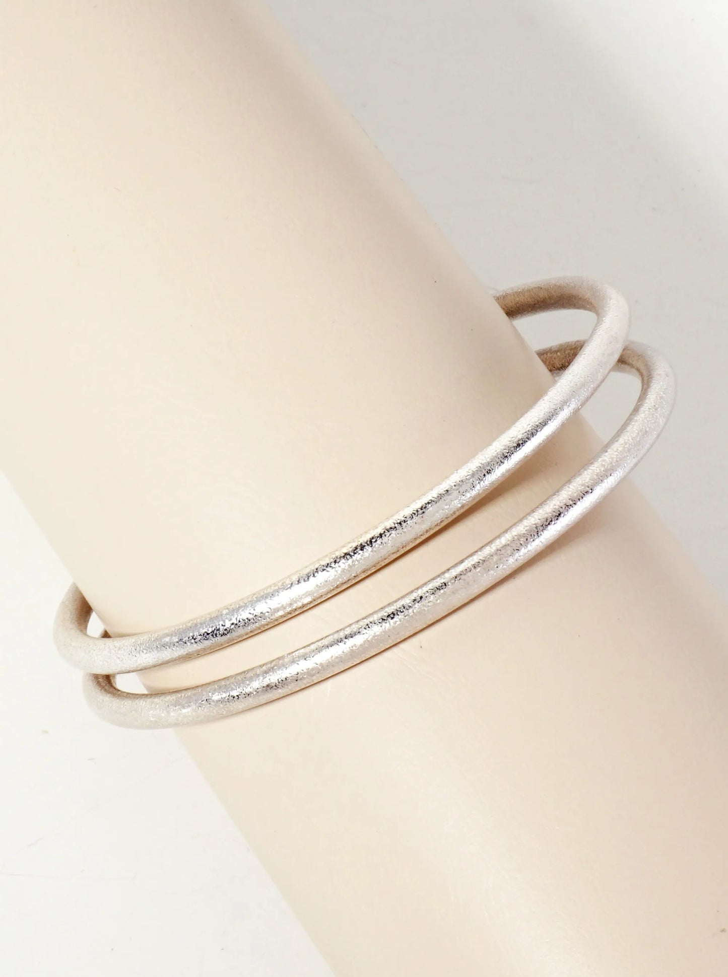 Set-of-2 Sand-Texture Metal Polished Hollow 4mm Bangle Bracelet