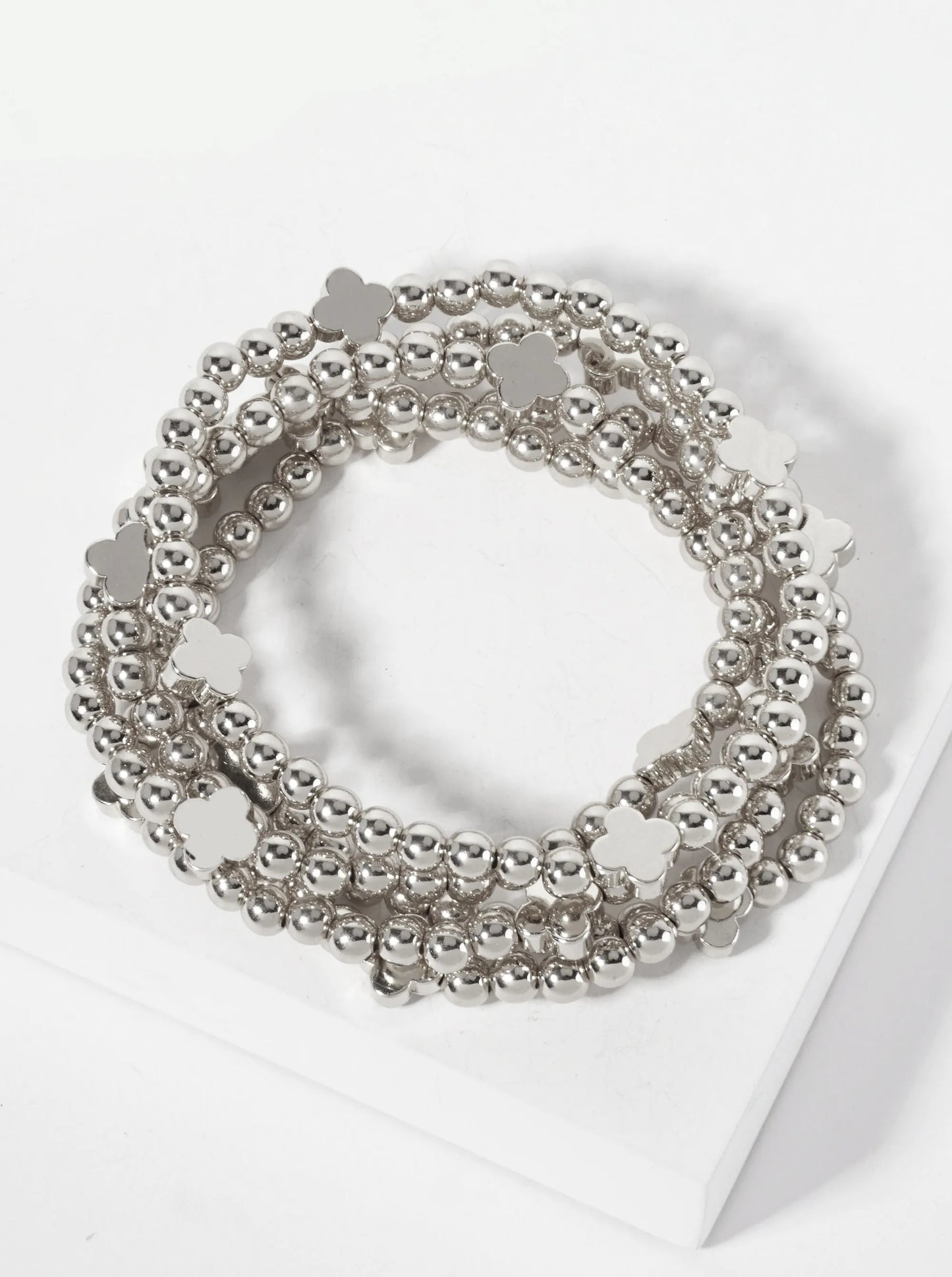 Set-of-5 Polished Metallic Quatrefoil And Ball-Beads Stackable Stretch Bracelet