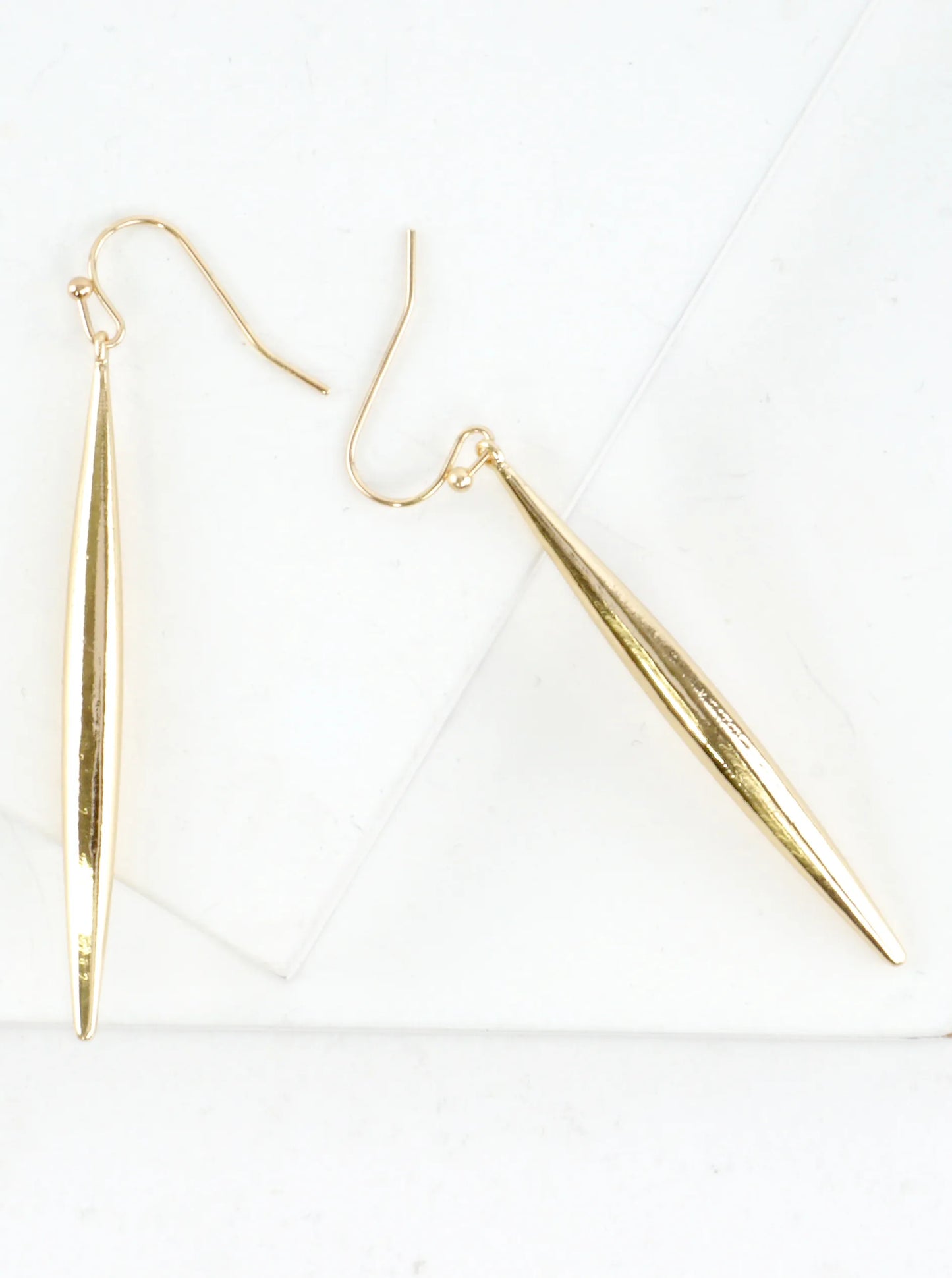 Sleek-Sculptural-Drop-Earrings-33-HE4287-GD-0-TMX2RL03042526K0339.jpg