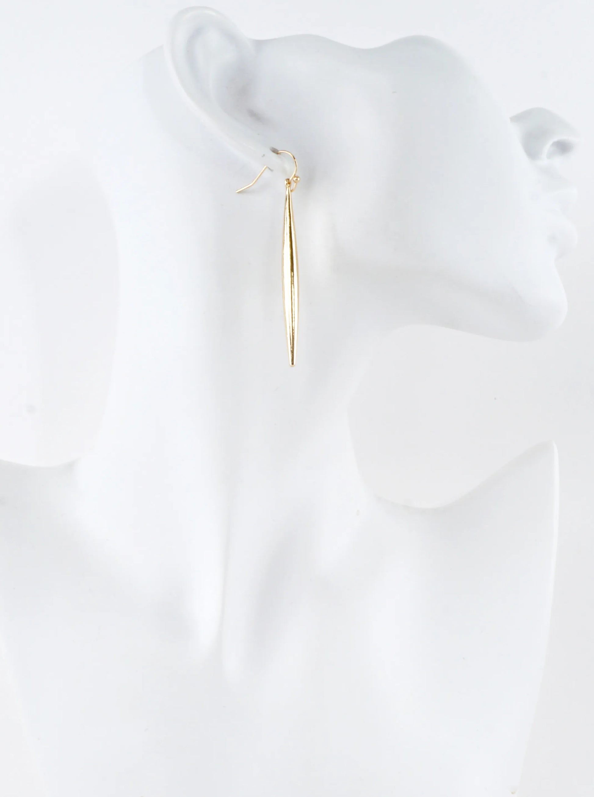 Sleek-Sculptural-Drop-Earrings-33-HE4287-GD-2-TH0RD803042526K0339.jpg