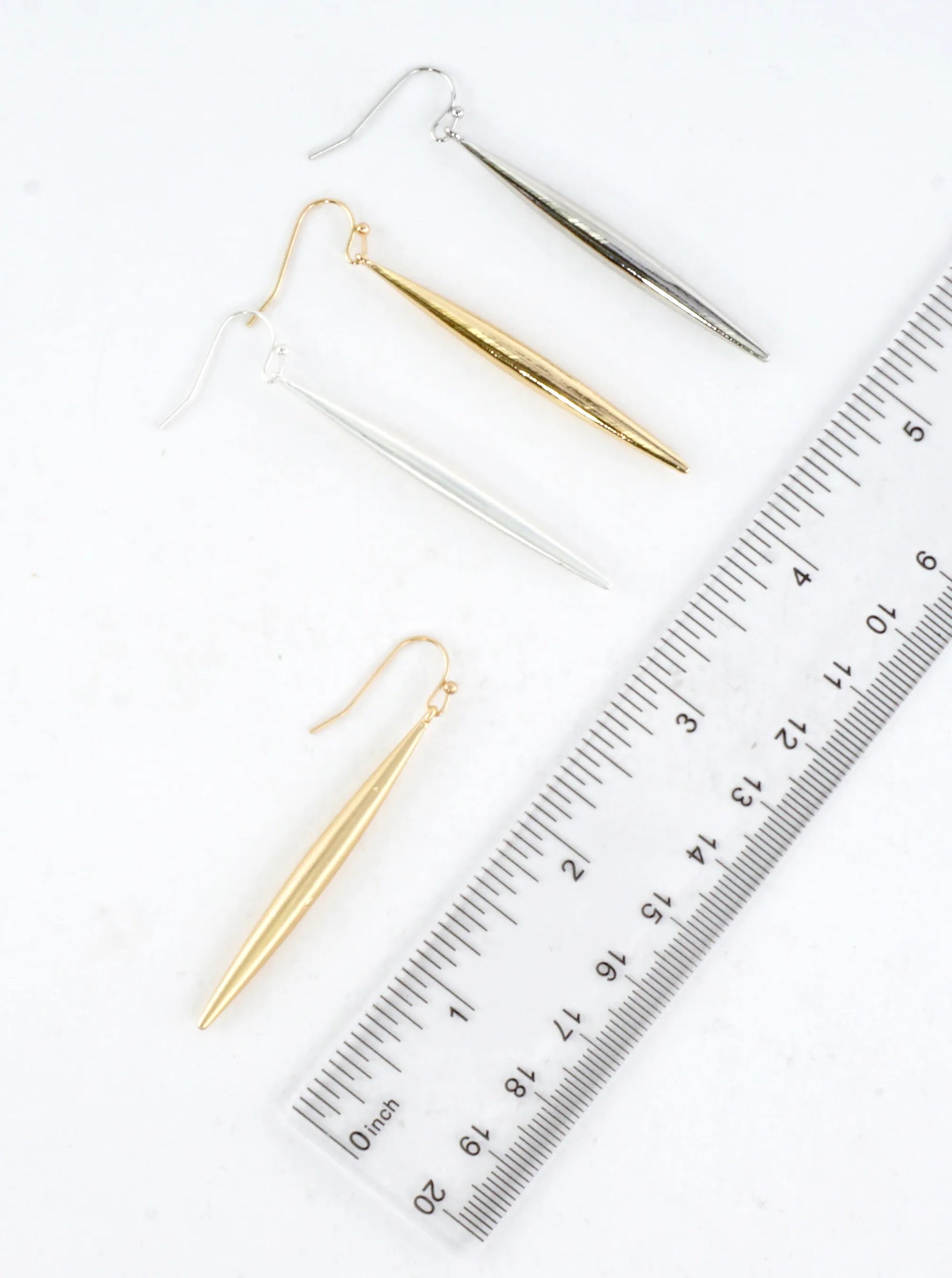 Sleek-Sculptural-Drop-Earrings-33-HE4287-MG-1-PUSVWX03042526K0339.jpg