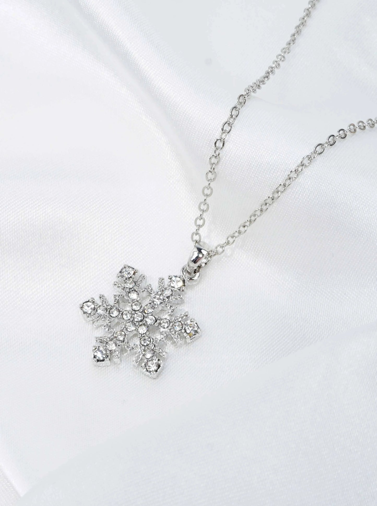 Snowflake-Rhinestone-Pendant-Necklace-61-N6786-RCR-0-GHKU5Q26064426K1110.jpg