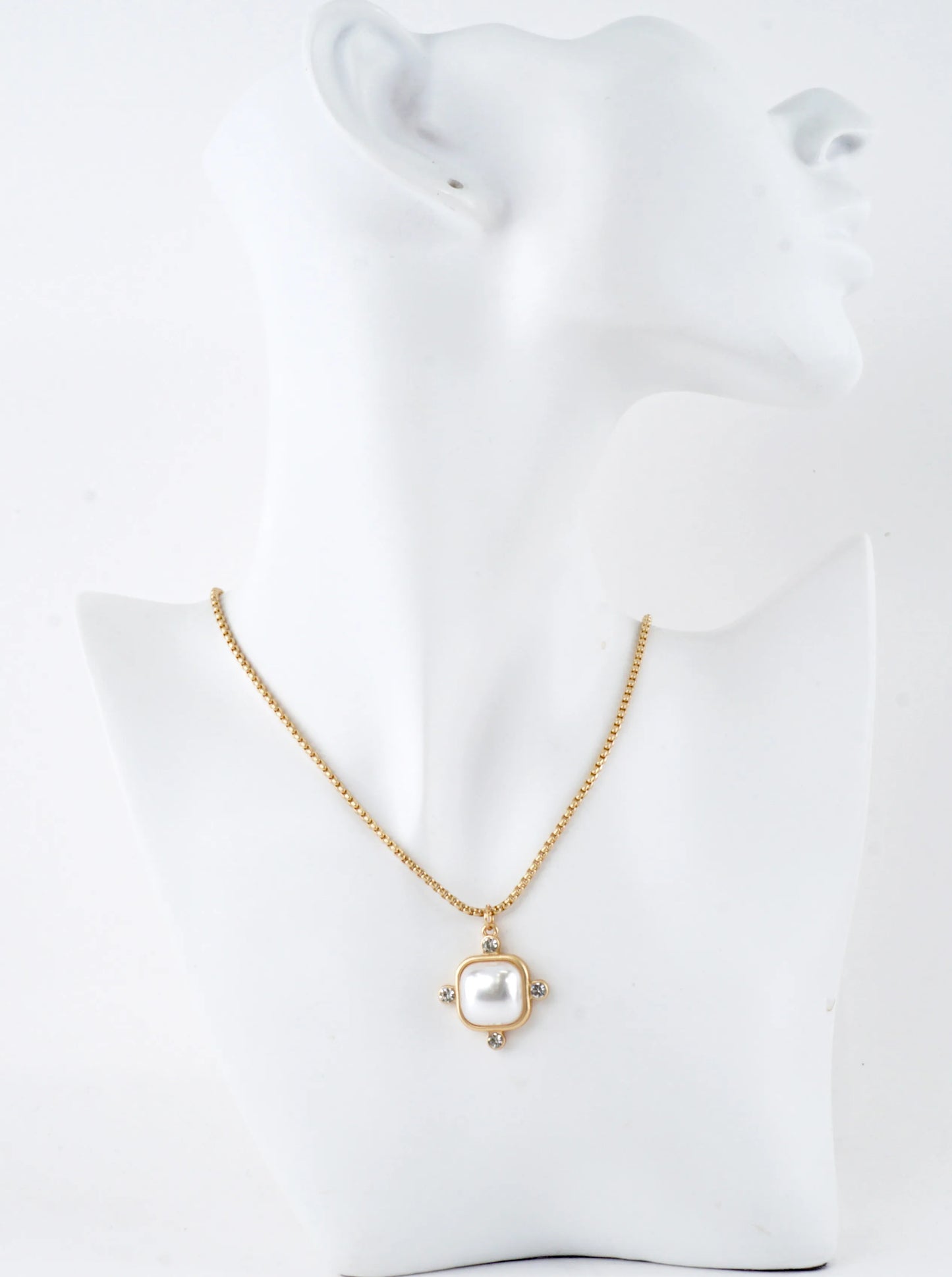 Square Pearl Embedded Pendant Necklace