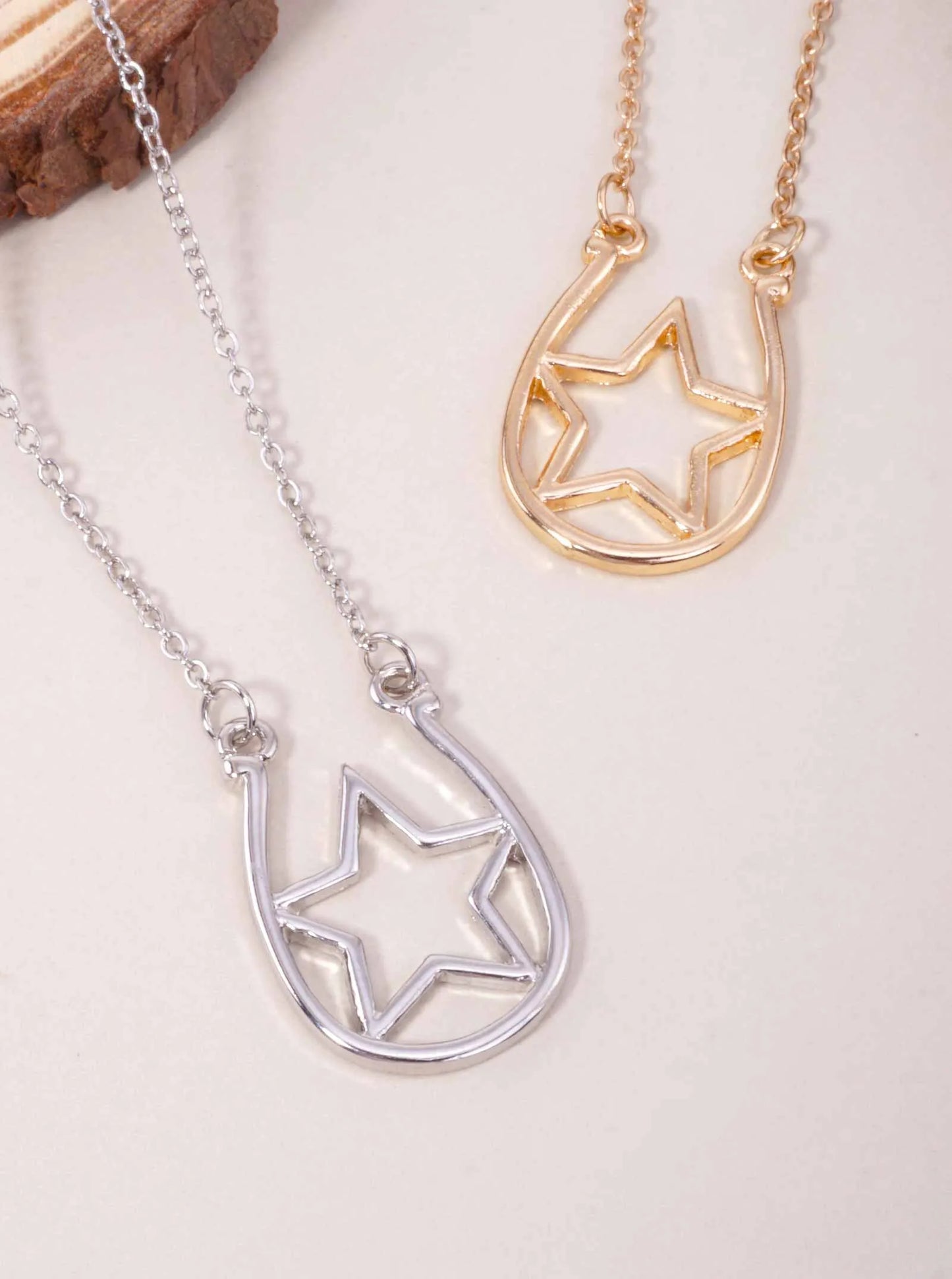 Star-Cutout-Horseshoe-Pendant-Necklace-61-N7142-GD-2-6EOLKJ31084226K1135.jpg