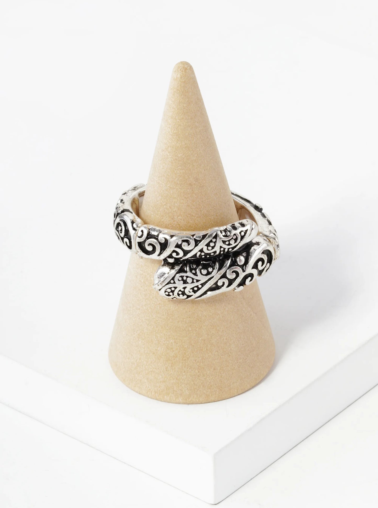 Tailored Filigree Eye Catching Stretch Ring