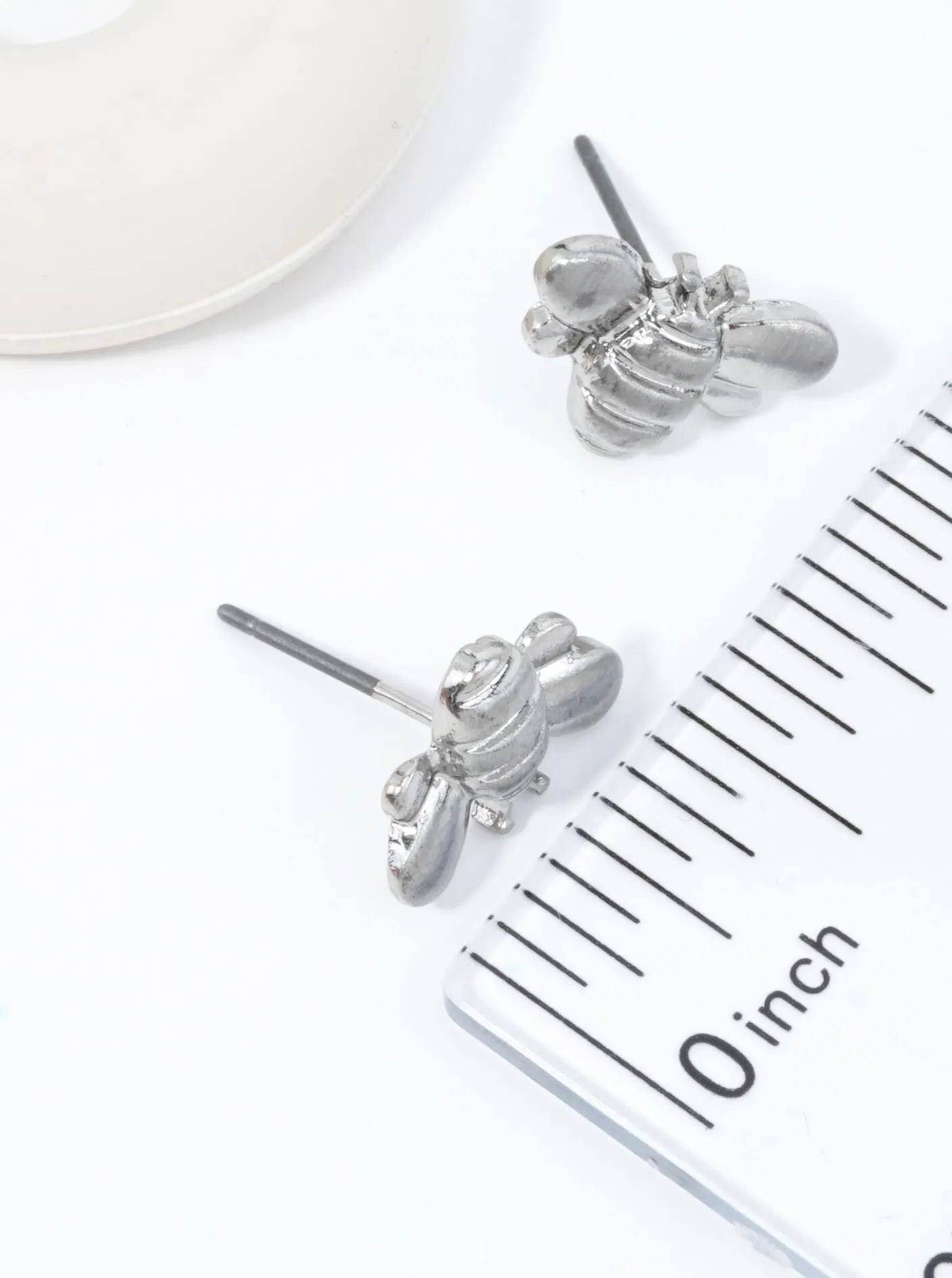 Textured-Brass-Bee-Stud-Earrings-61-E7386-R-1-PK93E413070126K1029.jpg