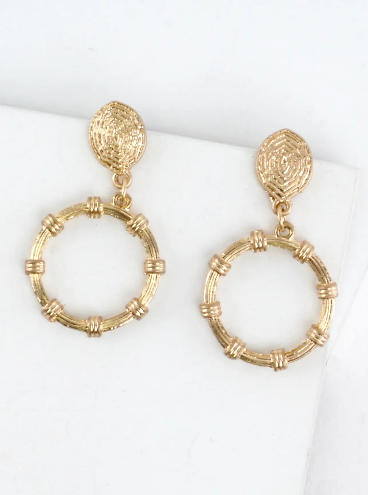Textured-Circle-Drop-Earrings-33-HE3655-WG-0-JFYV6231033926K0128.jpg