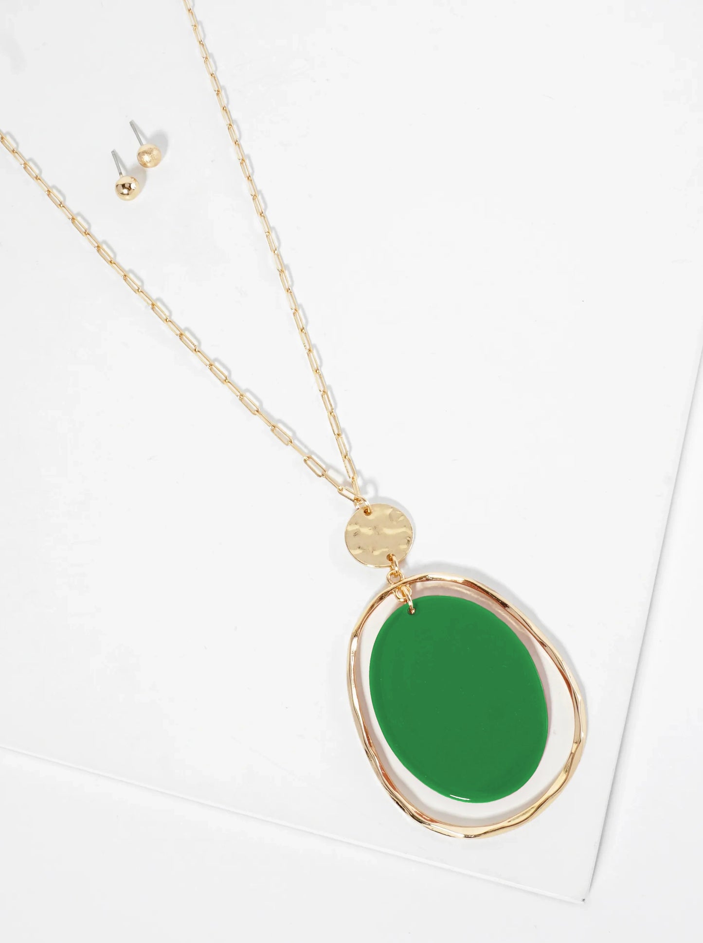 Textured Circle Encasing An Acetate Oval Pendant 30 Inch Long Necklace