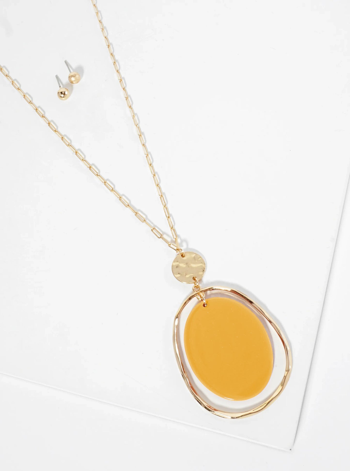 Textured Circle Encasing An Acetate Oval Pendant 30 Inch Long Necklace