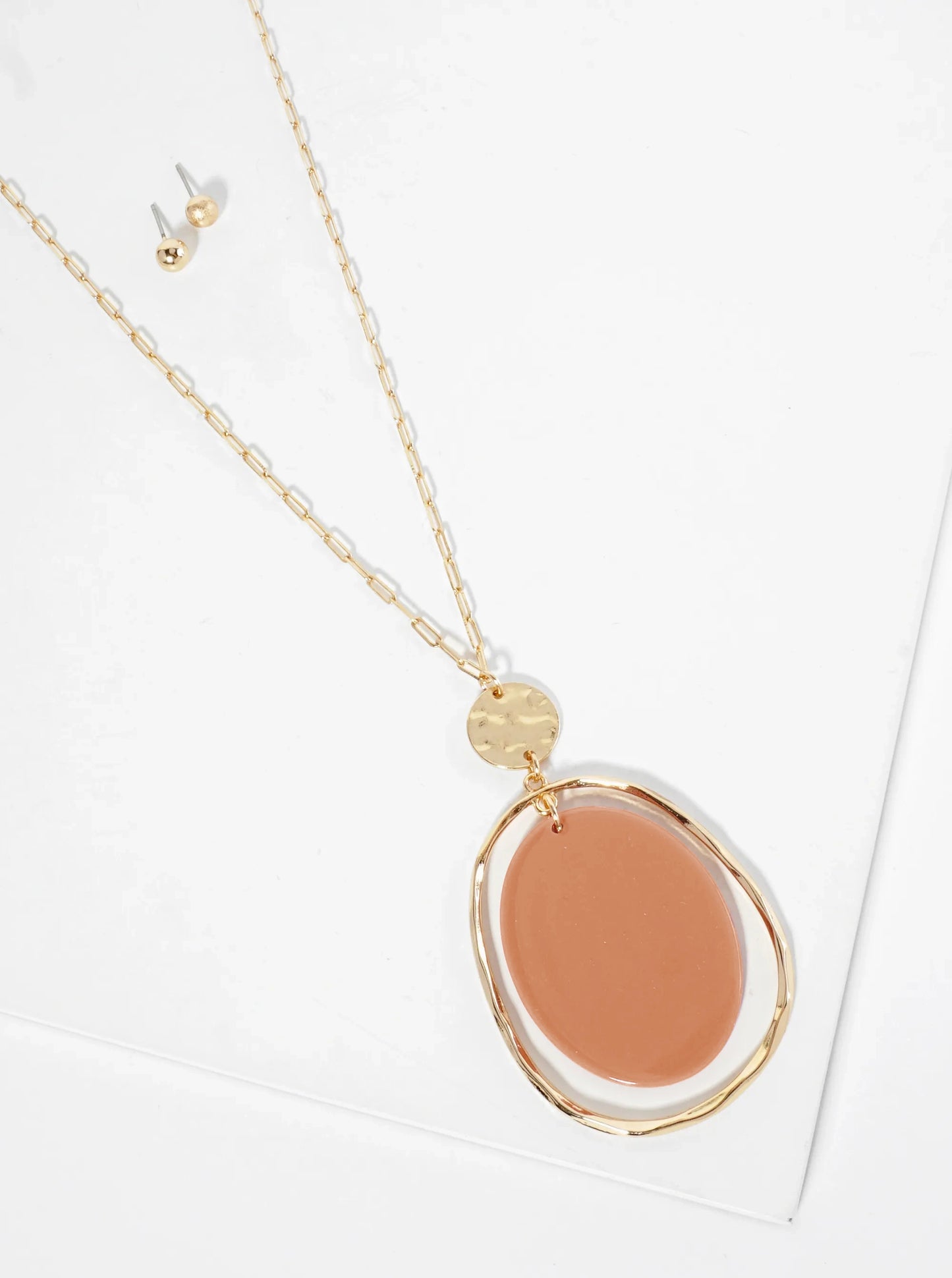 Textured Circle Encasing An Acetate Oval Pendant 30 Inch Long Necklace