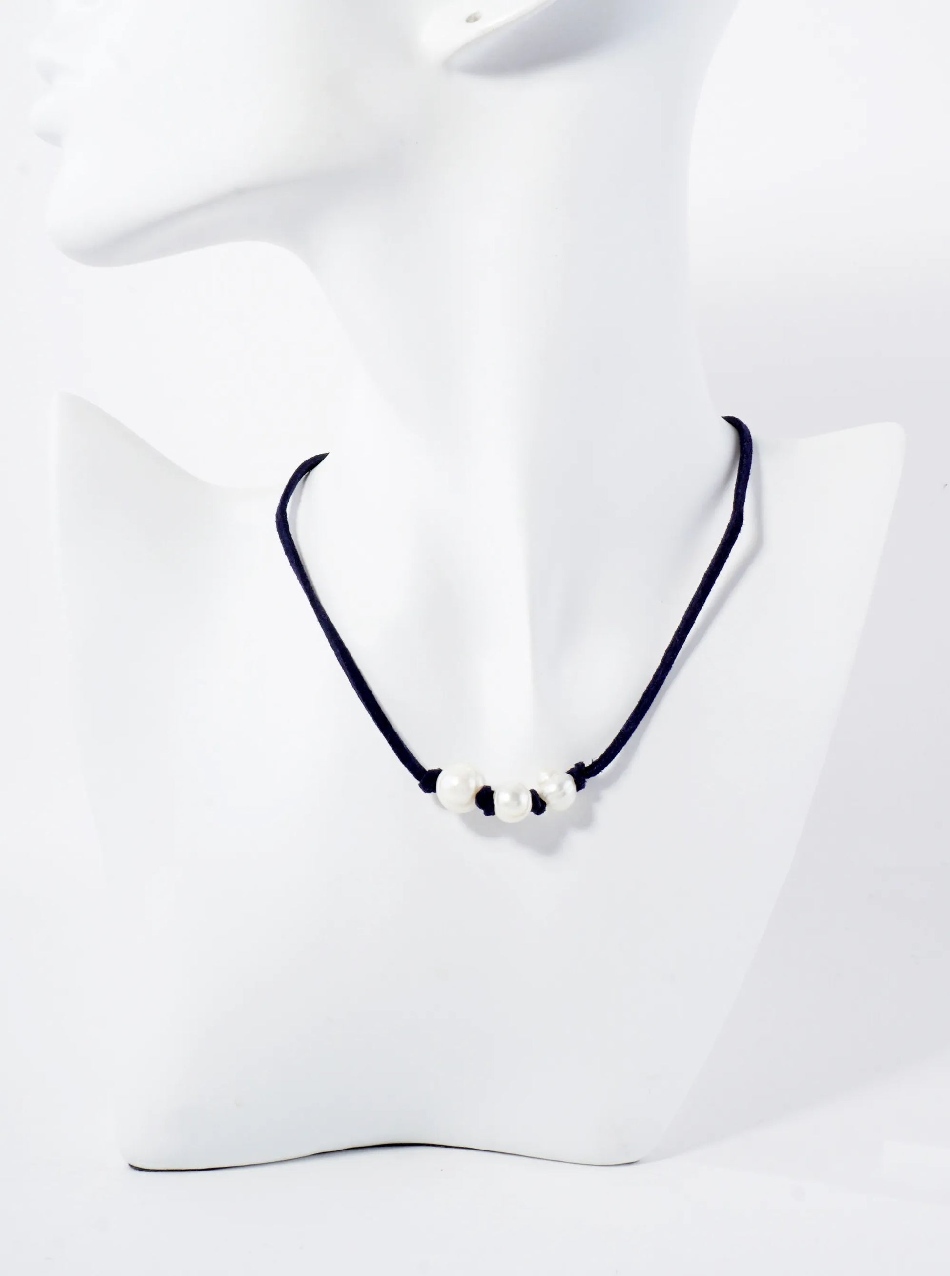 Three-Freshwater-Pearl-Leatherette-12-Inch-Choker-Necklace-33-QN229-BL-1-D5T2SD03062625K1159.jpg