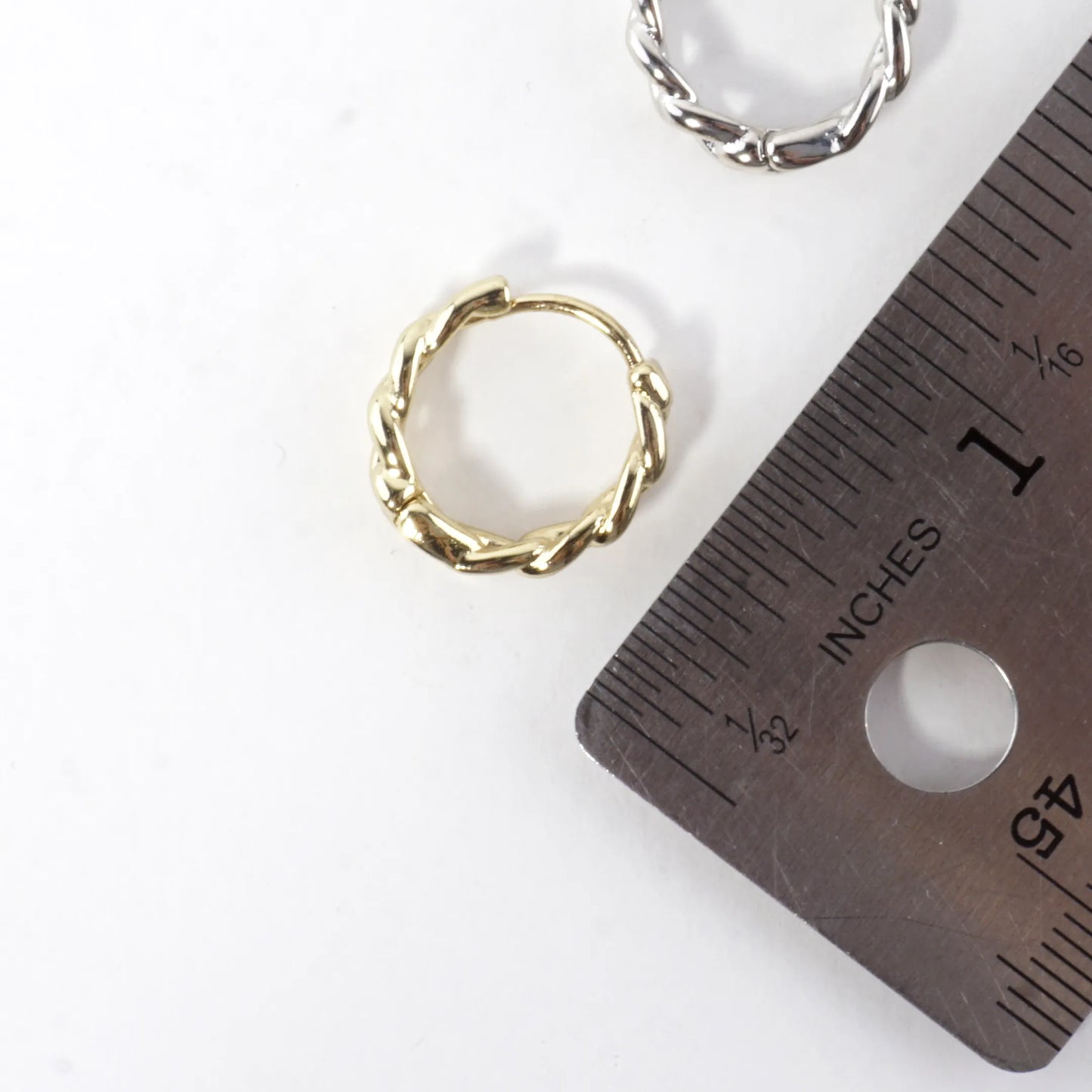 Tiny Curb Chain Texture Click Huggie Hoop Earrings