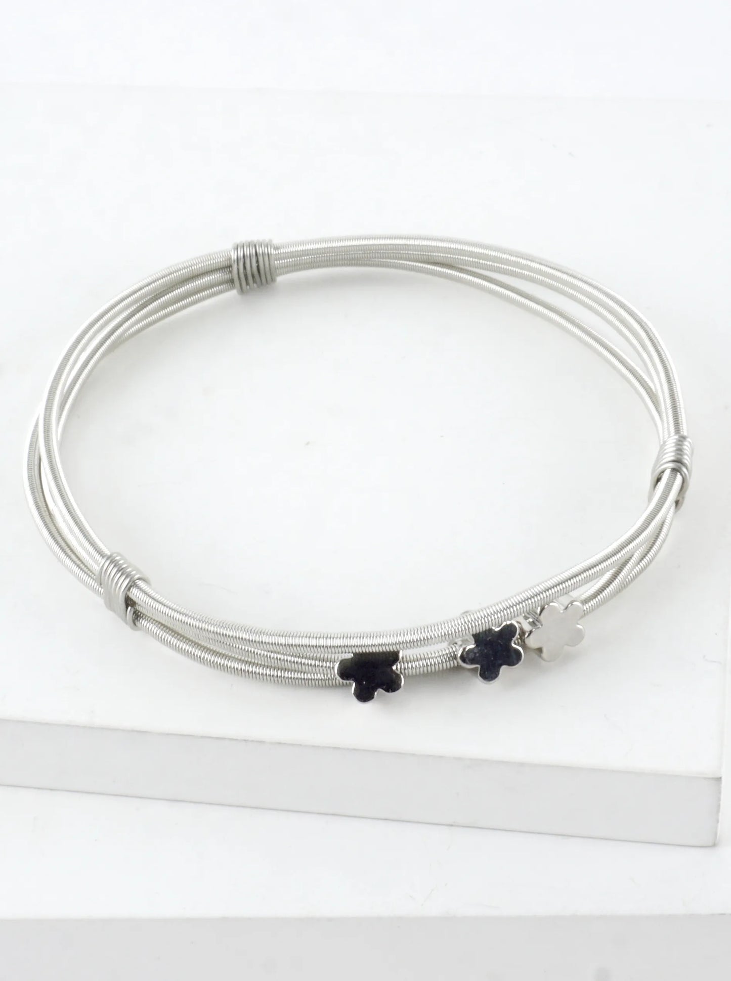 Triple Flower Stretch Spring Wire Bracelet
