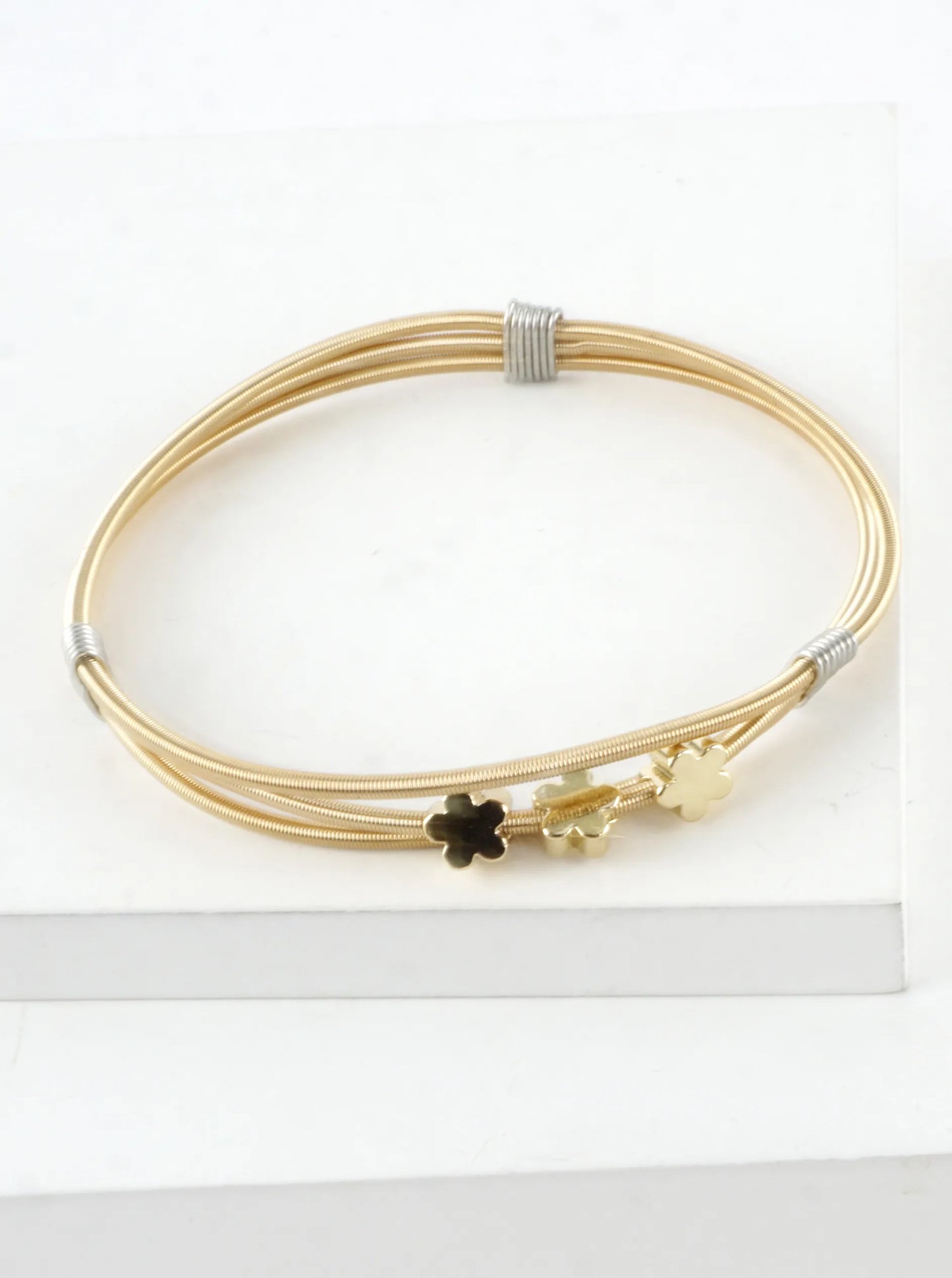 Triple Flower Stretch Spring Wire Bracelet