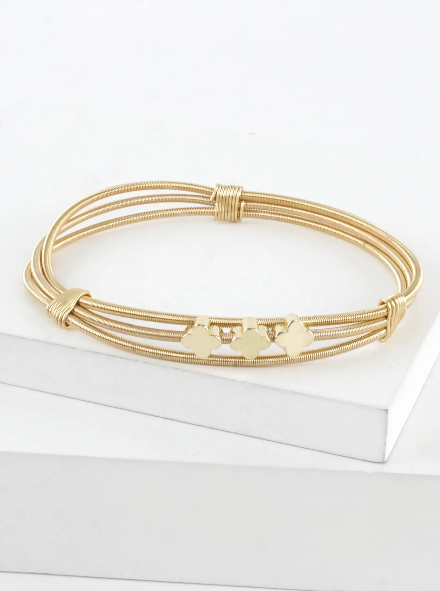Triple Quatrefoil Stretch Spring Wire Bracelet