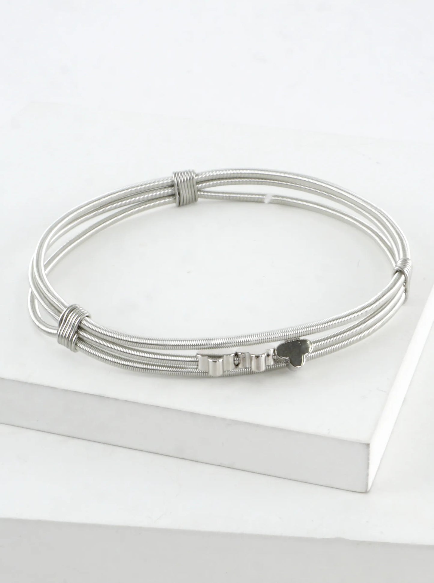 Triple Quatrefoil Stretch Spring Wire Bracelet