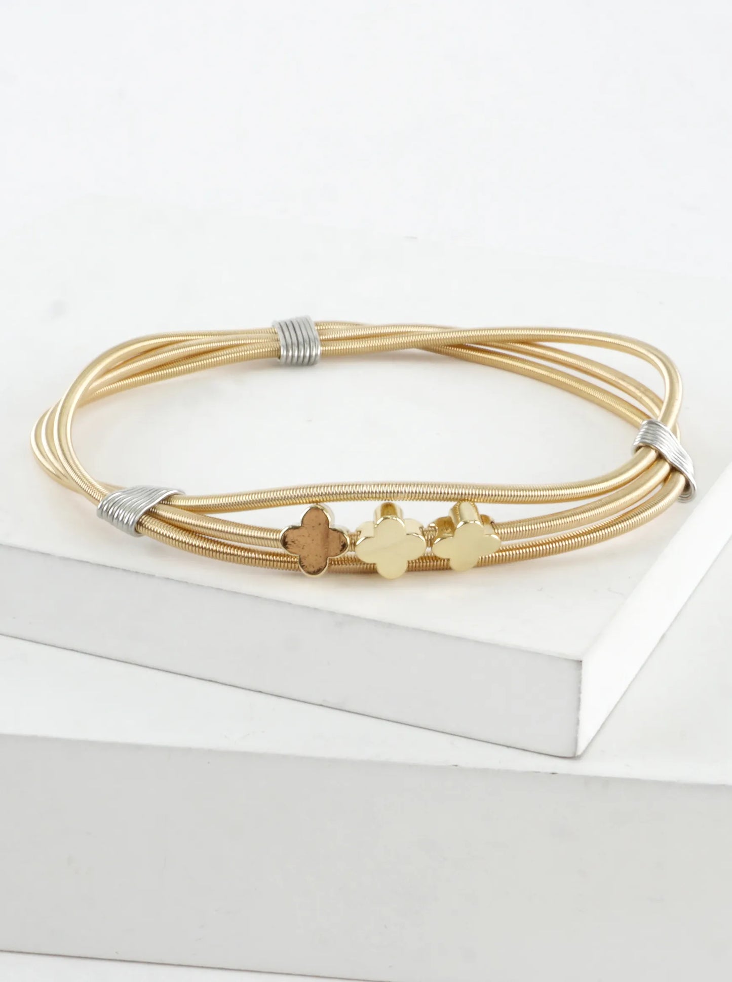 Triple Quatrefoil Stretch Spring Wire Bracelet