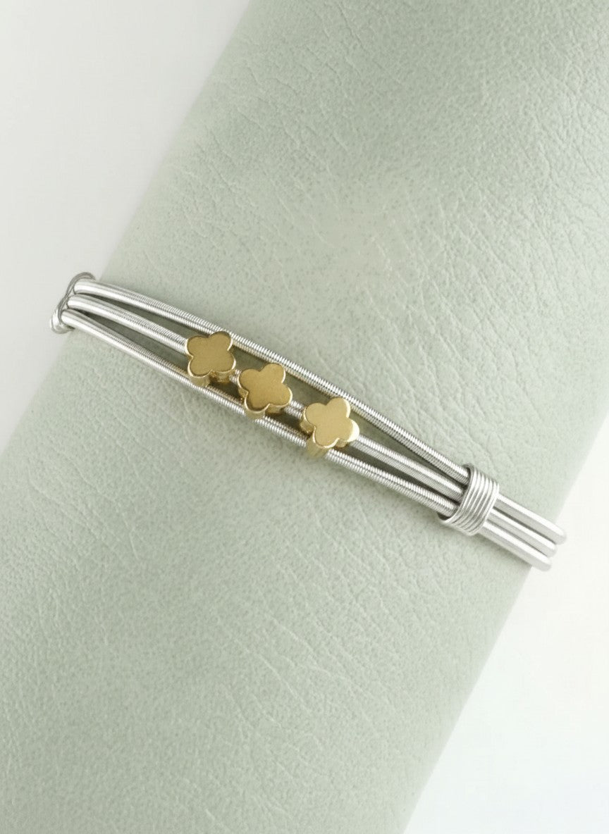 Triple Quatrefoil Stretch Spring Wire Bracelet