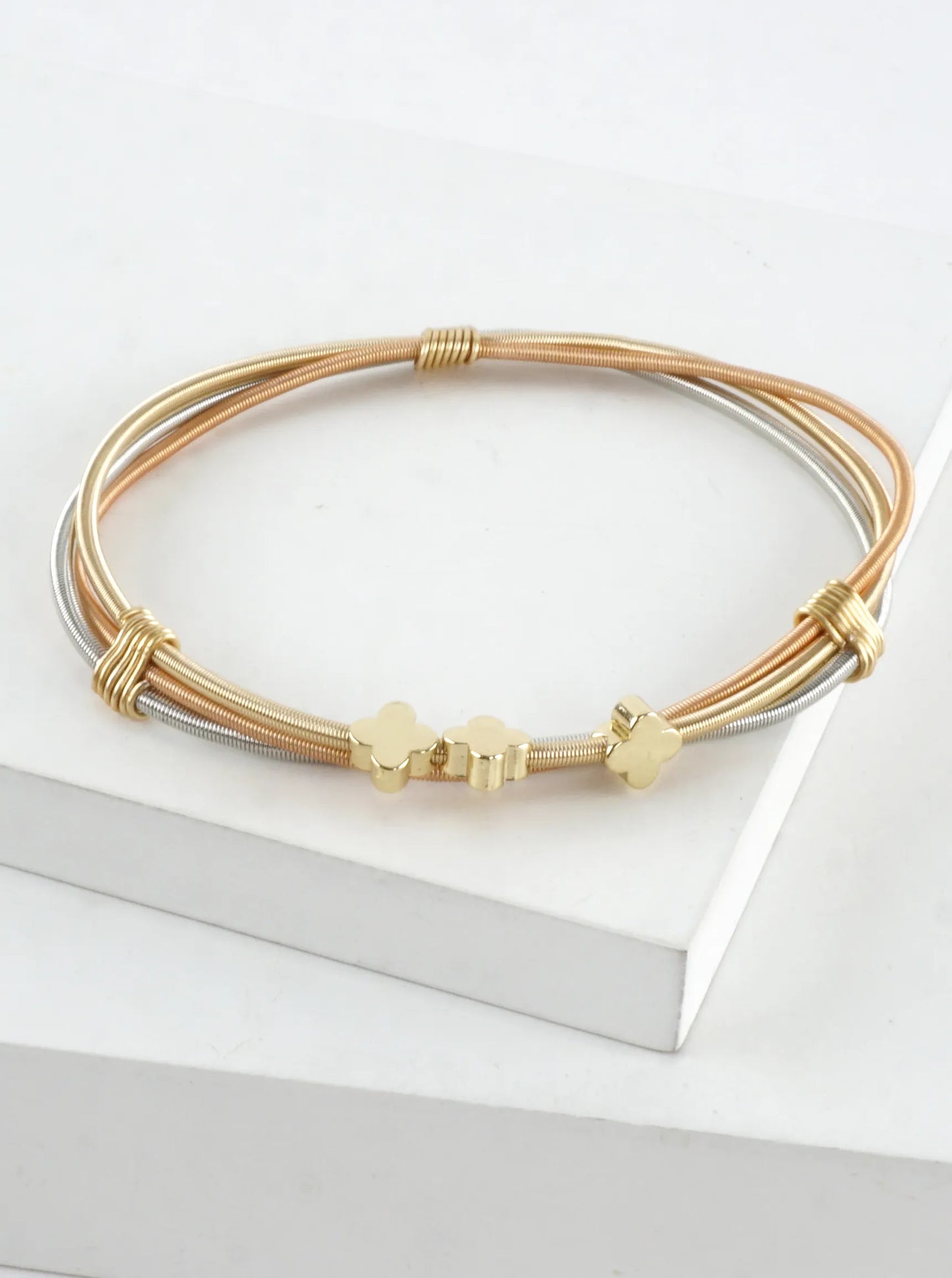 Triple Quatrefoil Stretch Spring Wire Bracelet