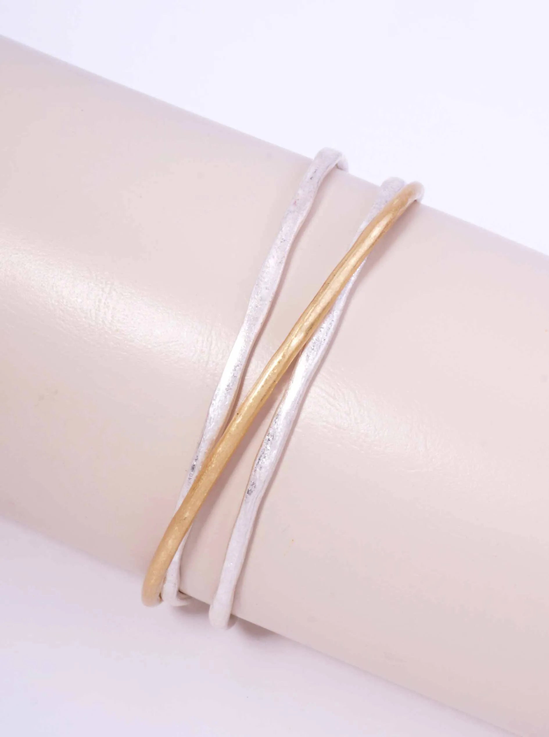 Two-Tone-Hammered-Zinc-Alloy-Cuff-Bracelet--33-HB1748-WSWG-1-WF5J4H04083726K0431.jpg