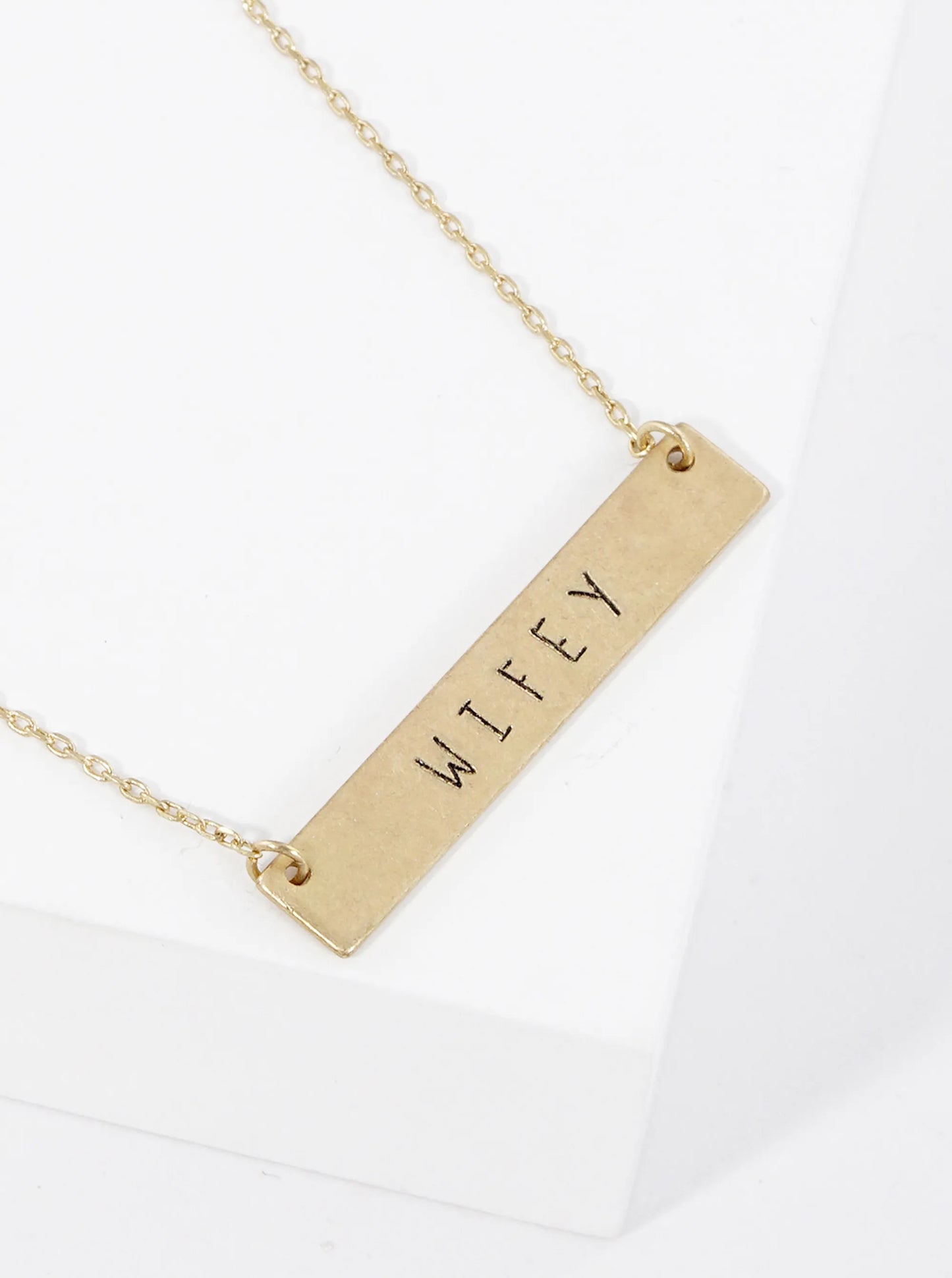 Wify Engraved Horizontal Bar Pendant Necklace
