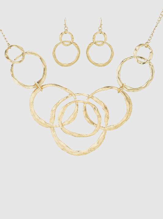 HAMMERED METAL ROUND CLUSTER PENDANT STATEMENT CHOKER NECKLACE SET WITH EARRINGS WORN GOLD