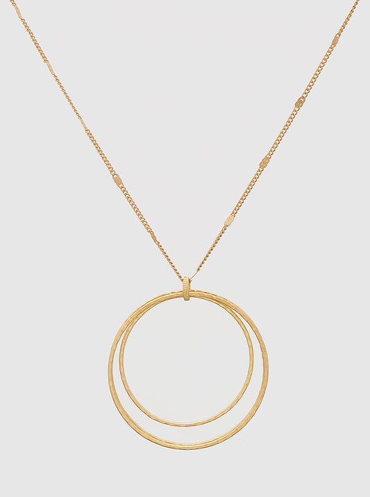 HAMMERED METAL TRI CIRCLE LONG NECKLACE MATTE GOLD