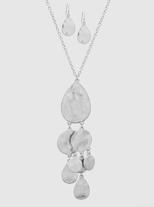 TEARDROP ROUND HAMMERED METAL LONG NECKLACE SET WORN SILVER