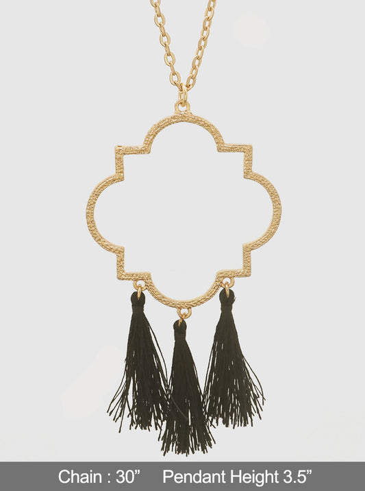 THREAD TASSELS QUATREFOIL SHAPE METAL PENDANT LONG NECKLACE WORN GOLD-BLACK